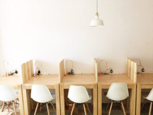 一人用のテーブル席