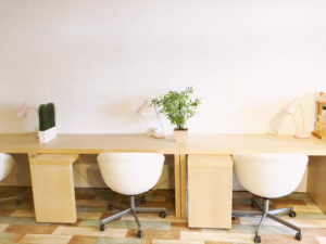 大型のL字型デスク