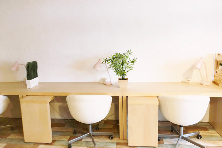 大型のL字型デスク